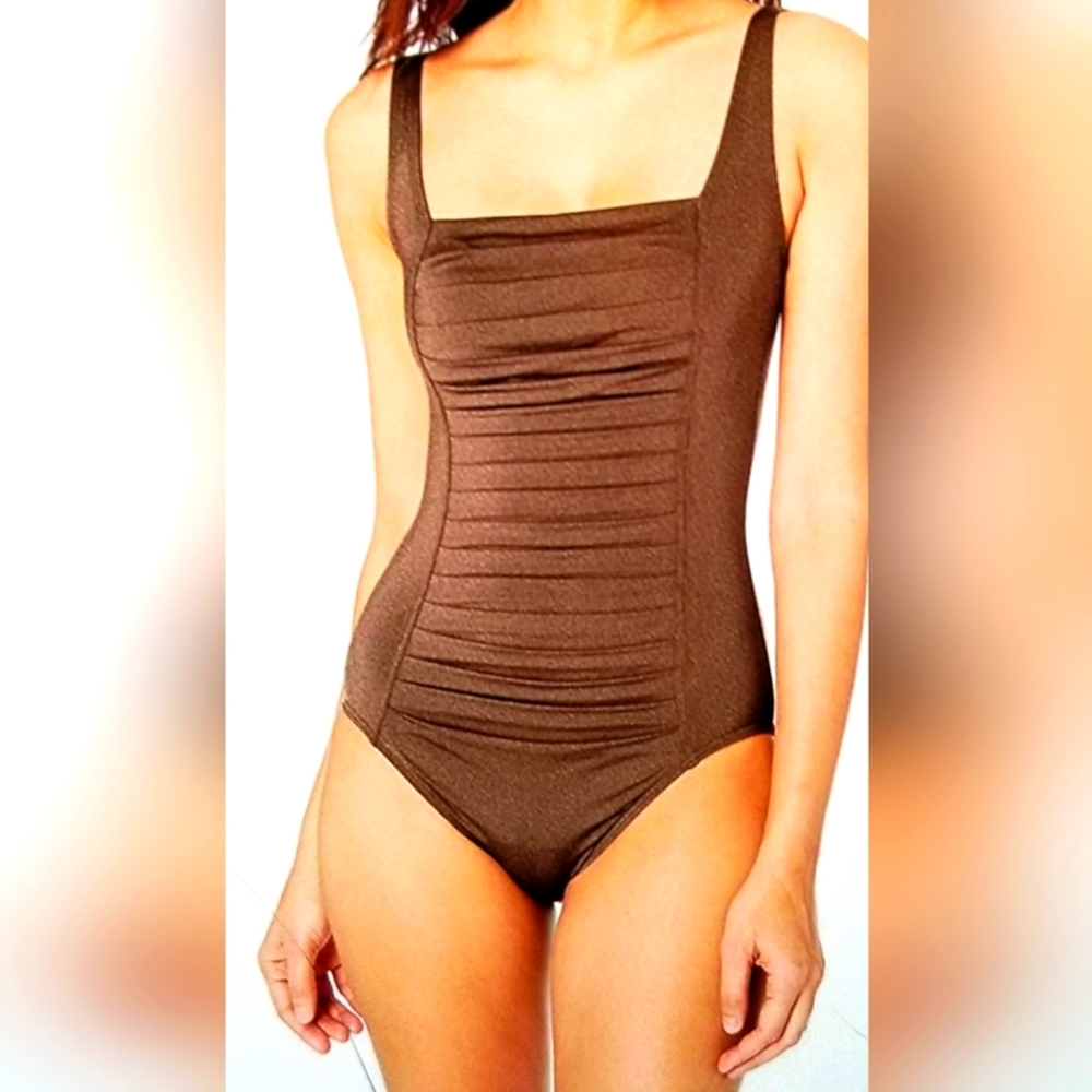 NWT CALVIN KLEIN WOMENS PLEATED ONE PIECE SWIMSUIT SIZE 6